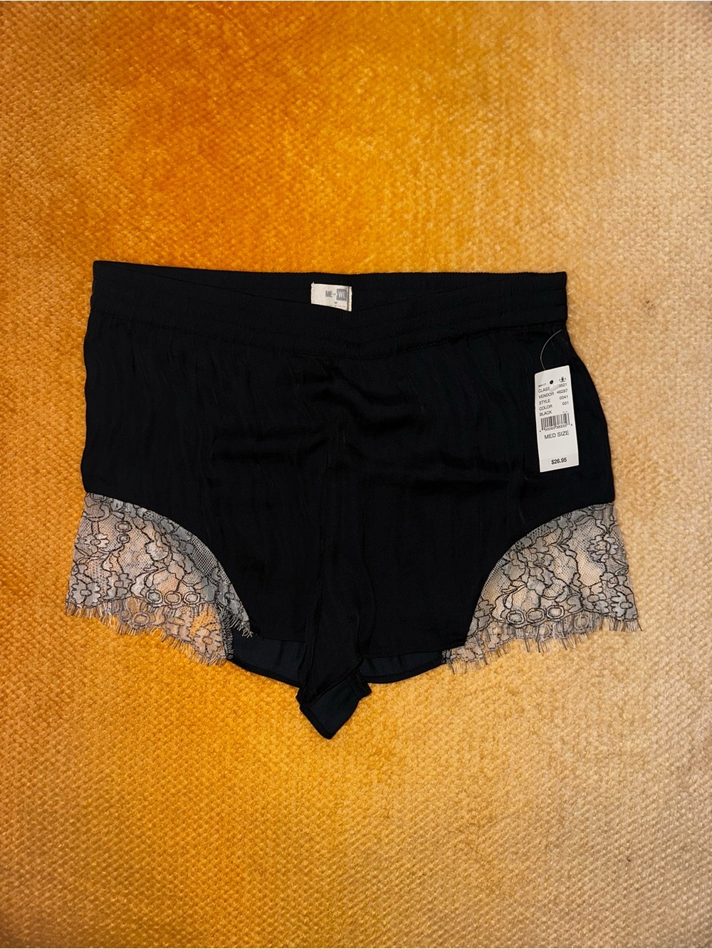 Me to We NWT women’s size medium shorts